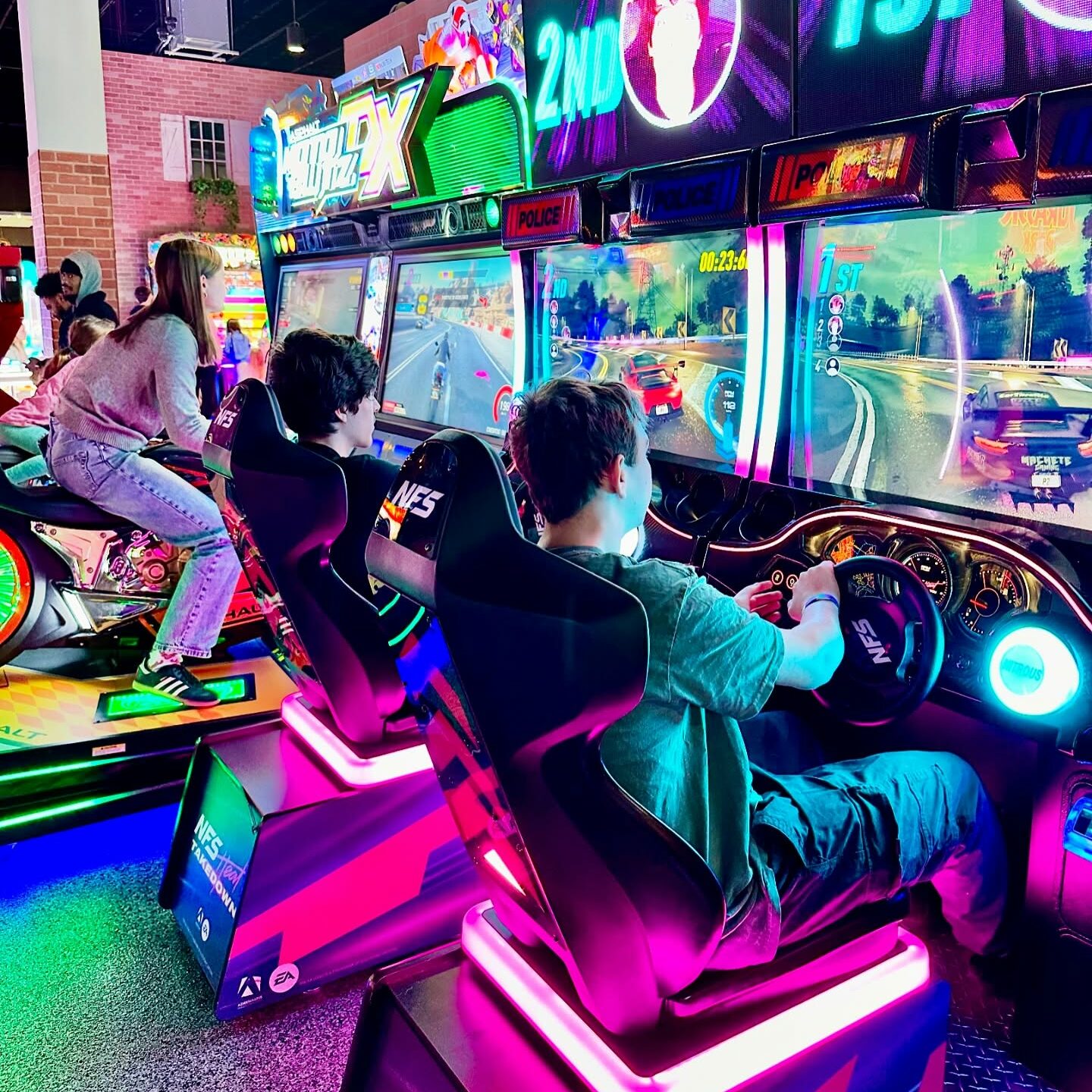 Book Now - Stratosphere Social